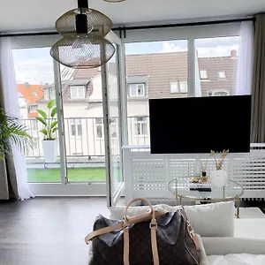 https://dani-stylish-minimal-innercity-terrace-apartment.topcolognehotels.com