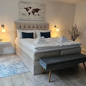https://enny-suite-apartment-im-schonen-rheinland.topcolognehotels.com